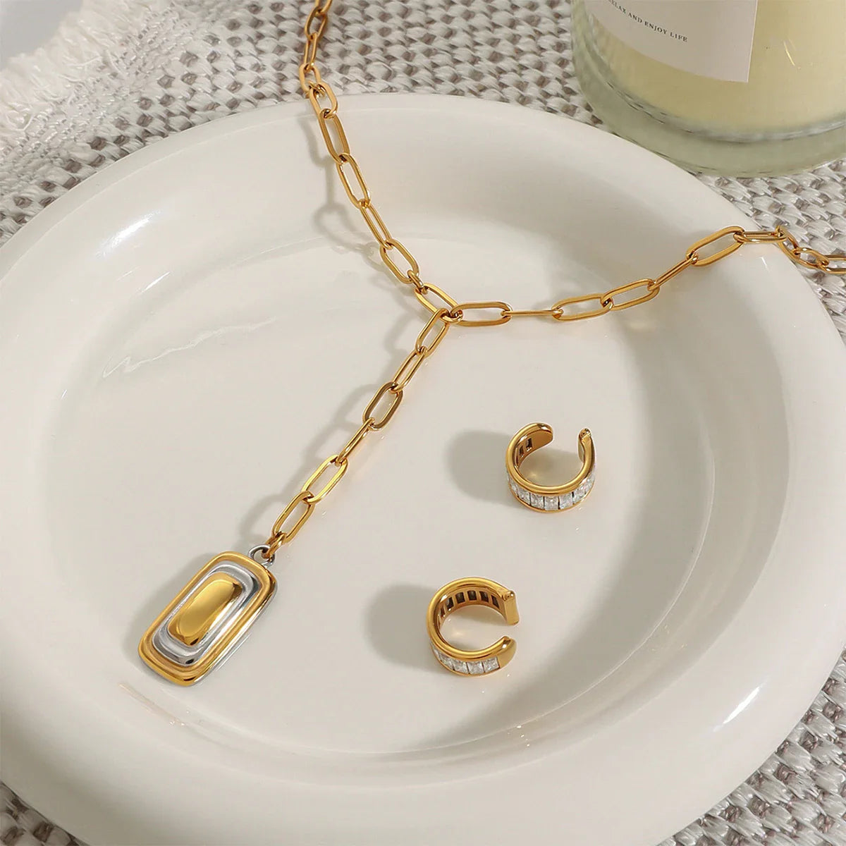 Atlas Bar Pendant