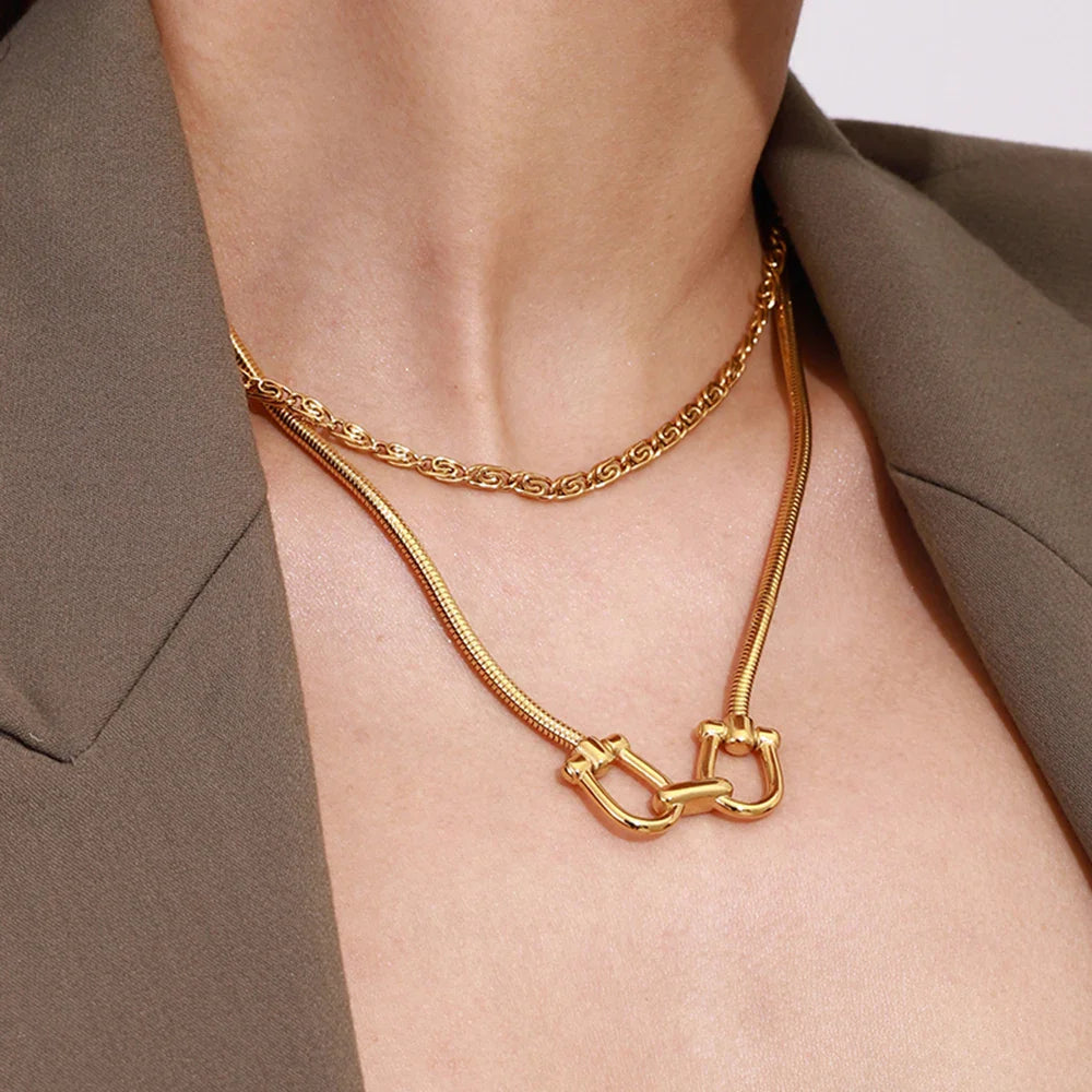 Vera Knot Necklace