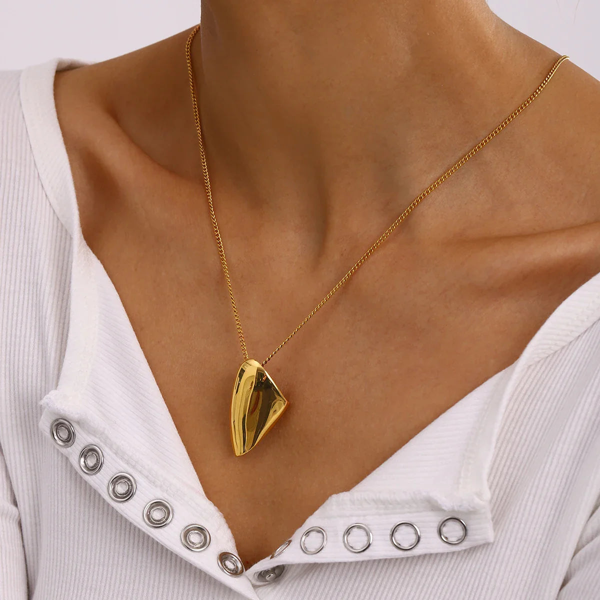 Velora Pendant