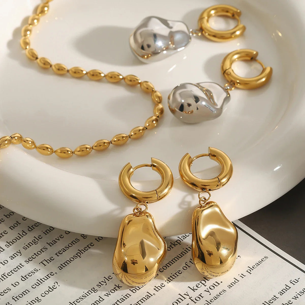 Abstract Teardrop Dangle Gold