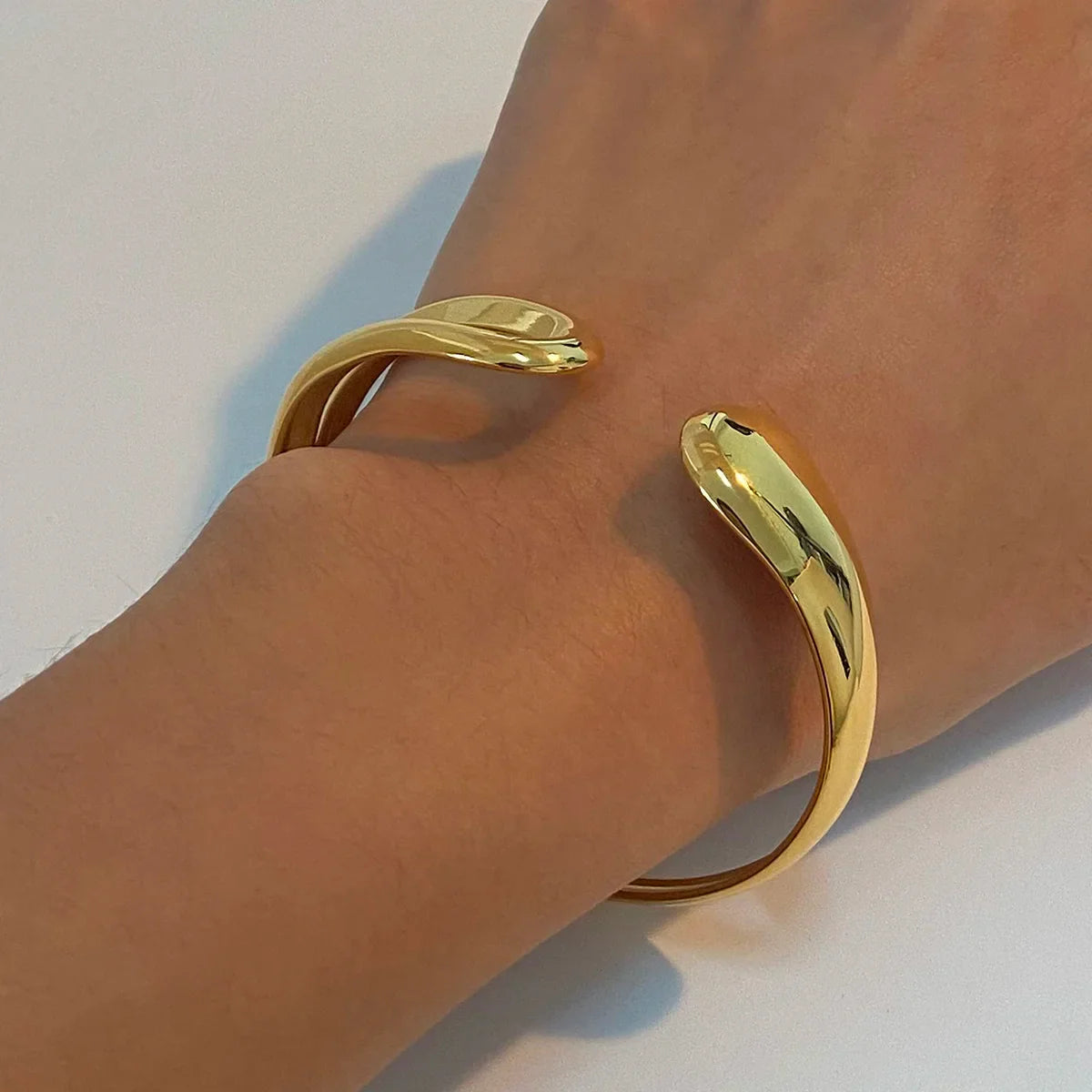 Nova Flow Cuff