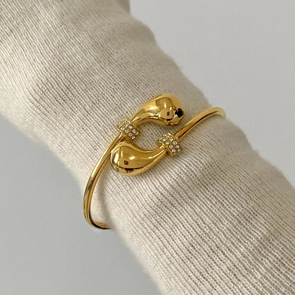 Eterna Loop Bracelet