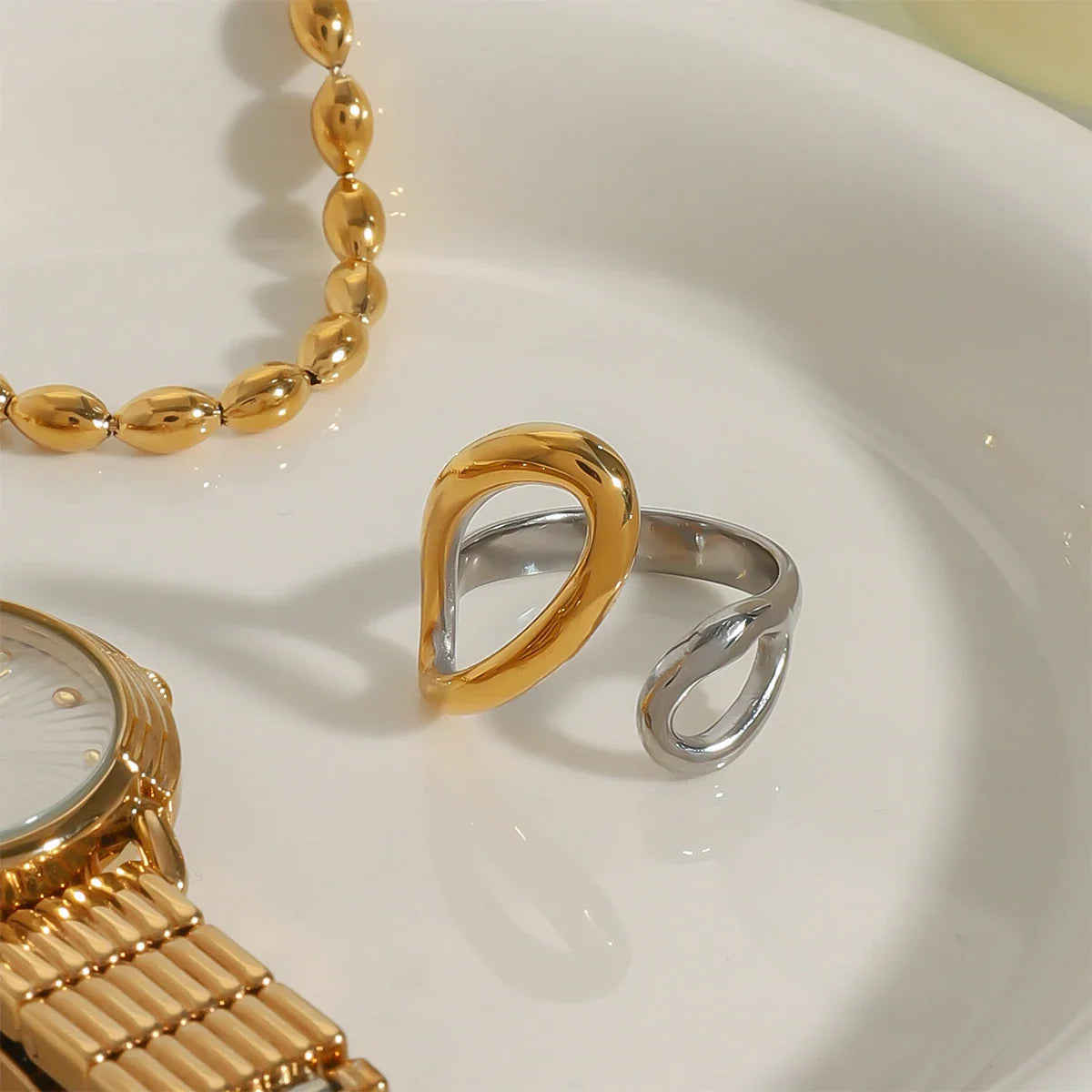 Abstract Twist Ring