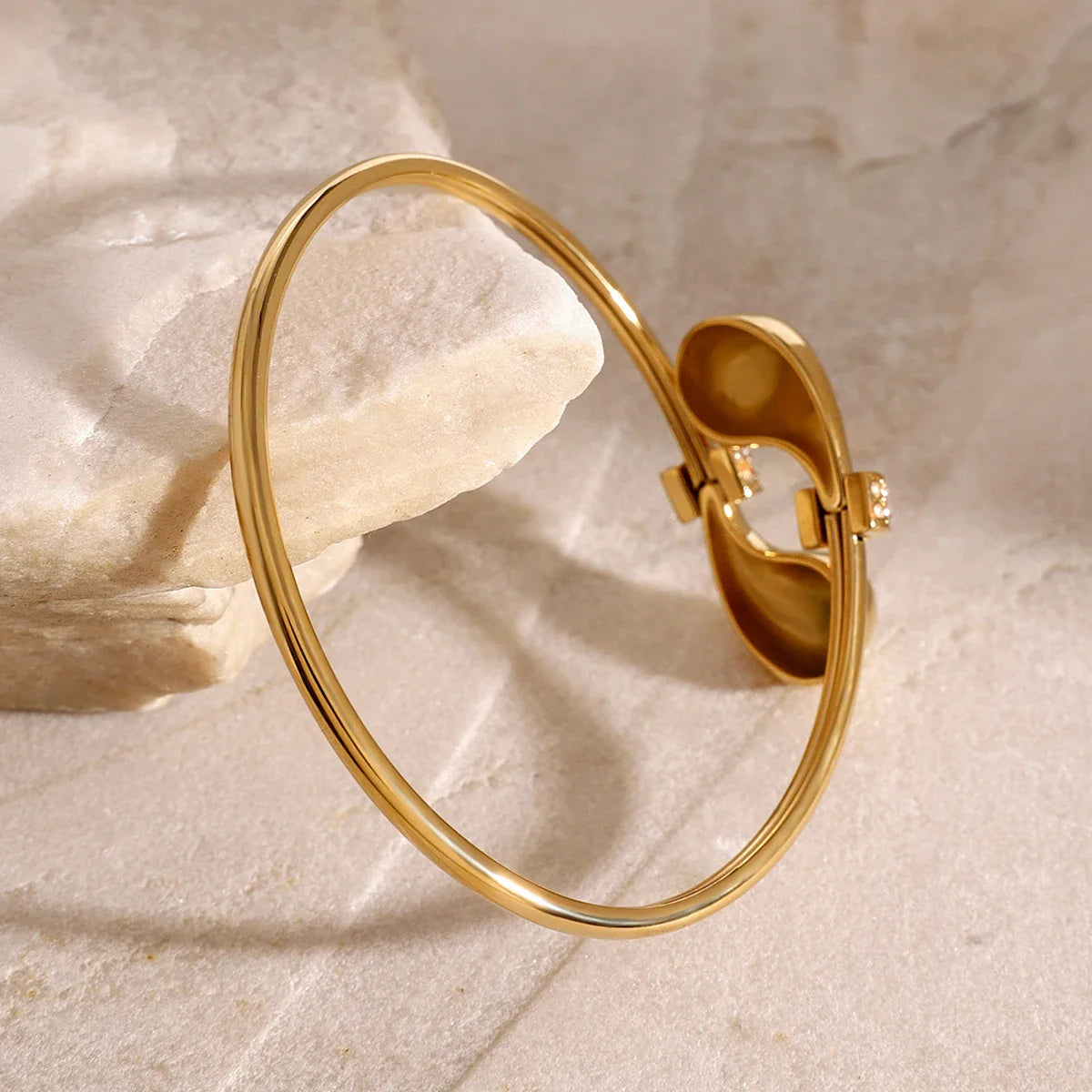 Eterna Loop Bracelet