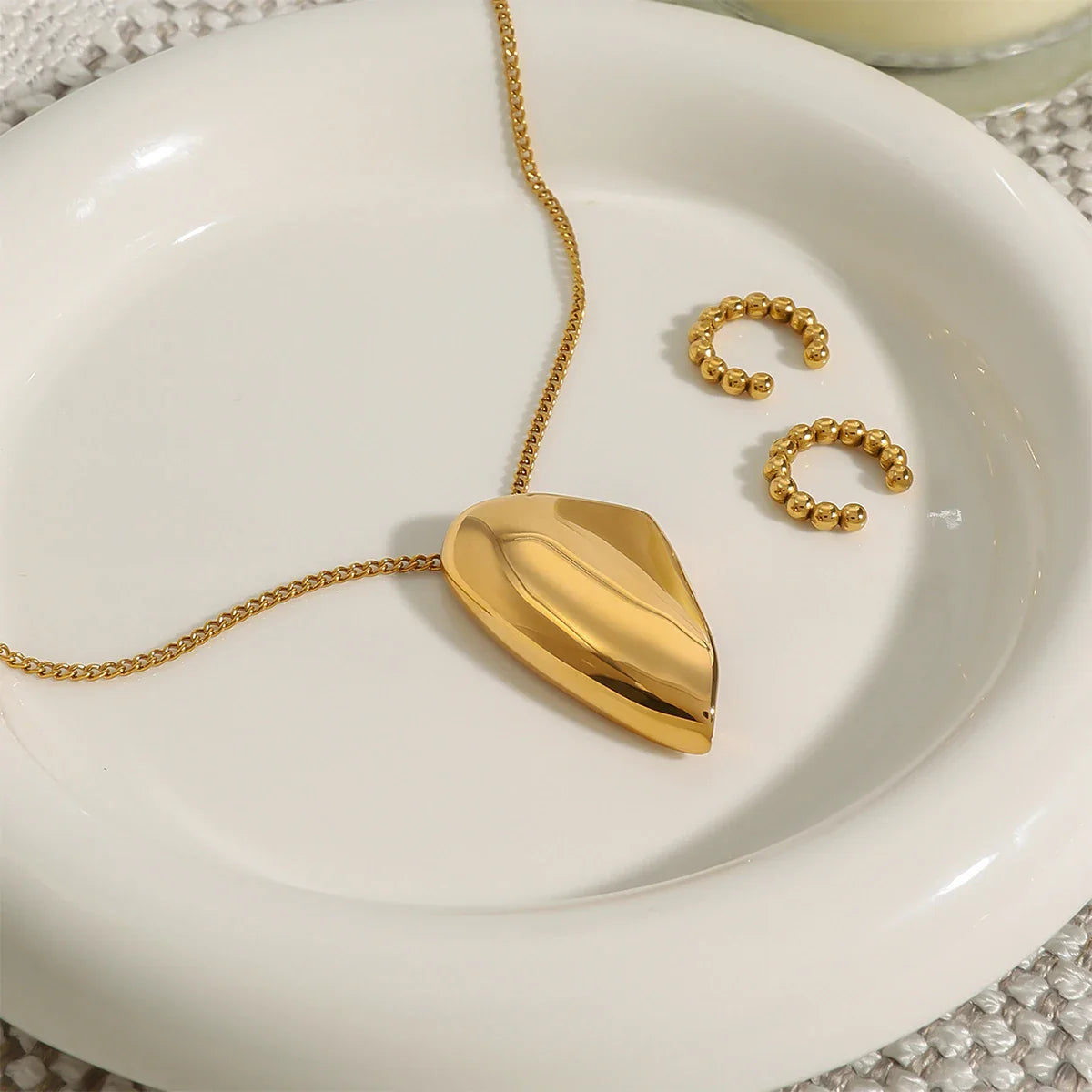 Velora Pendant