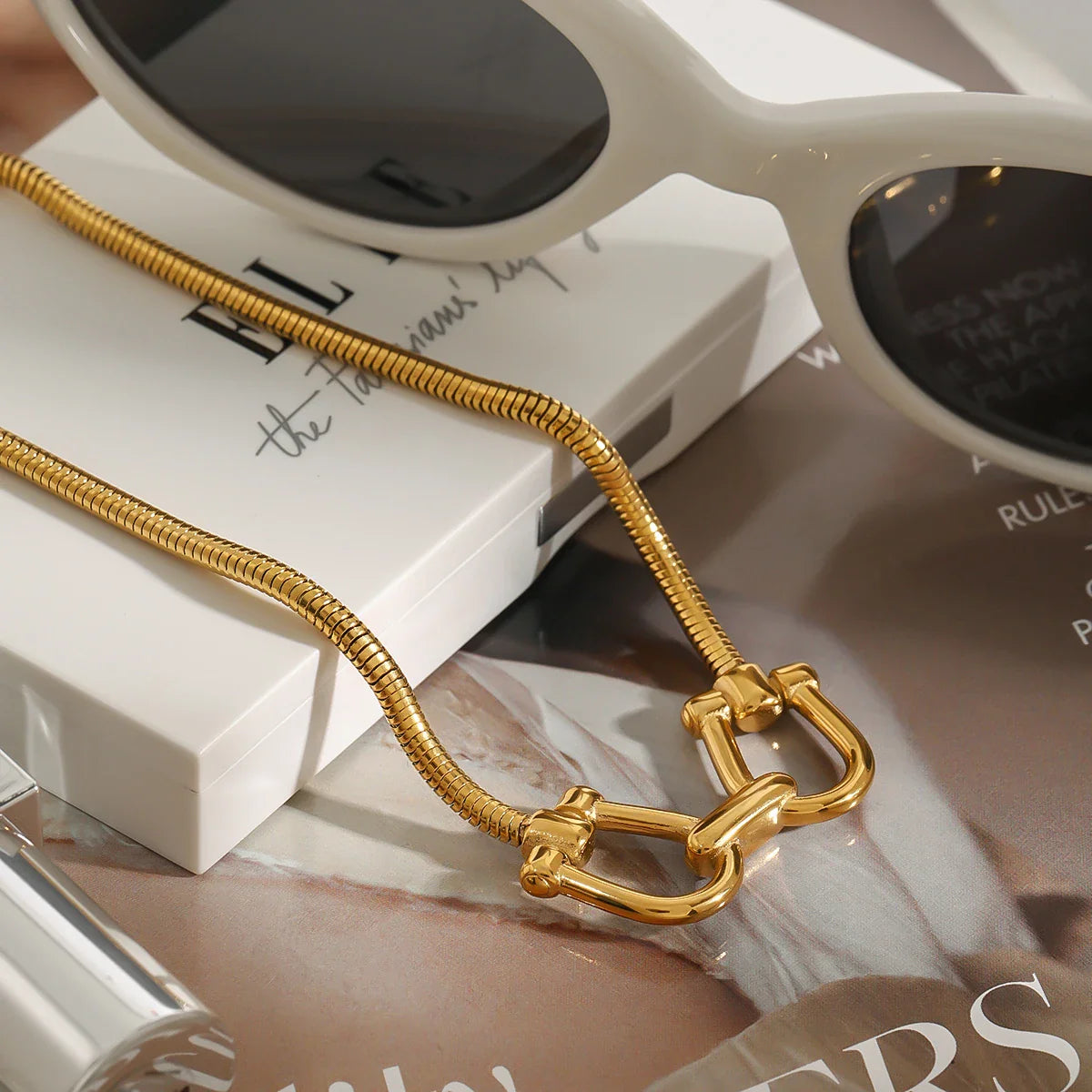 Vera Knot Necklace