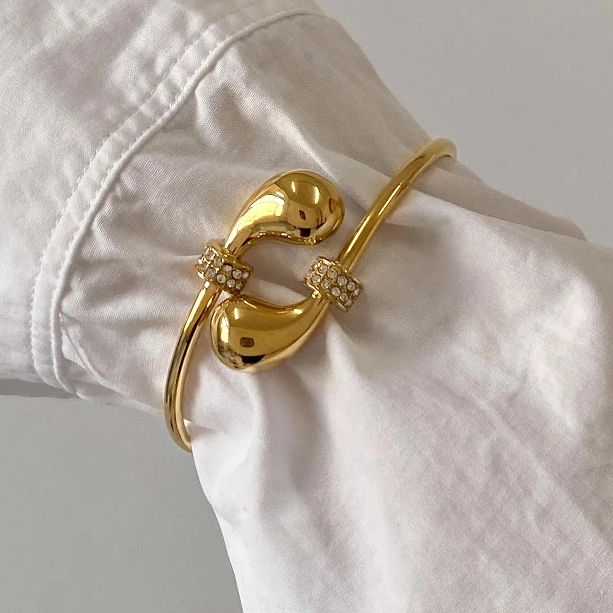 Eterna Loop Bracelet