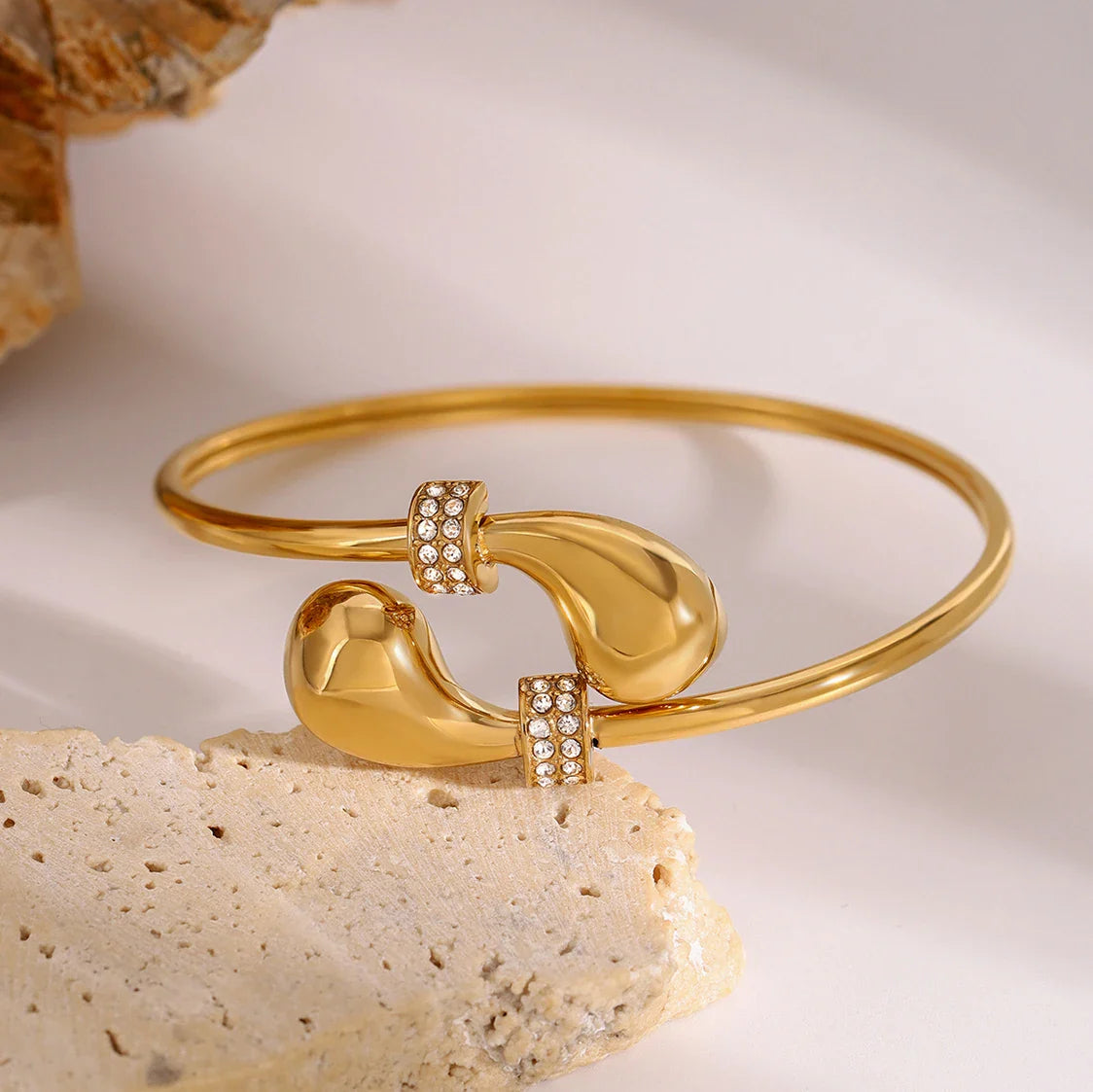 Eterna Loop Bracelet