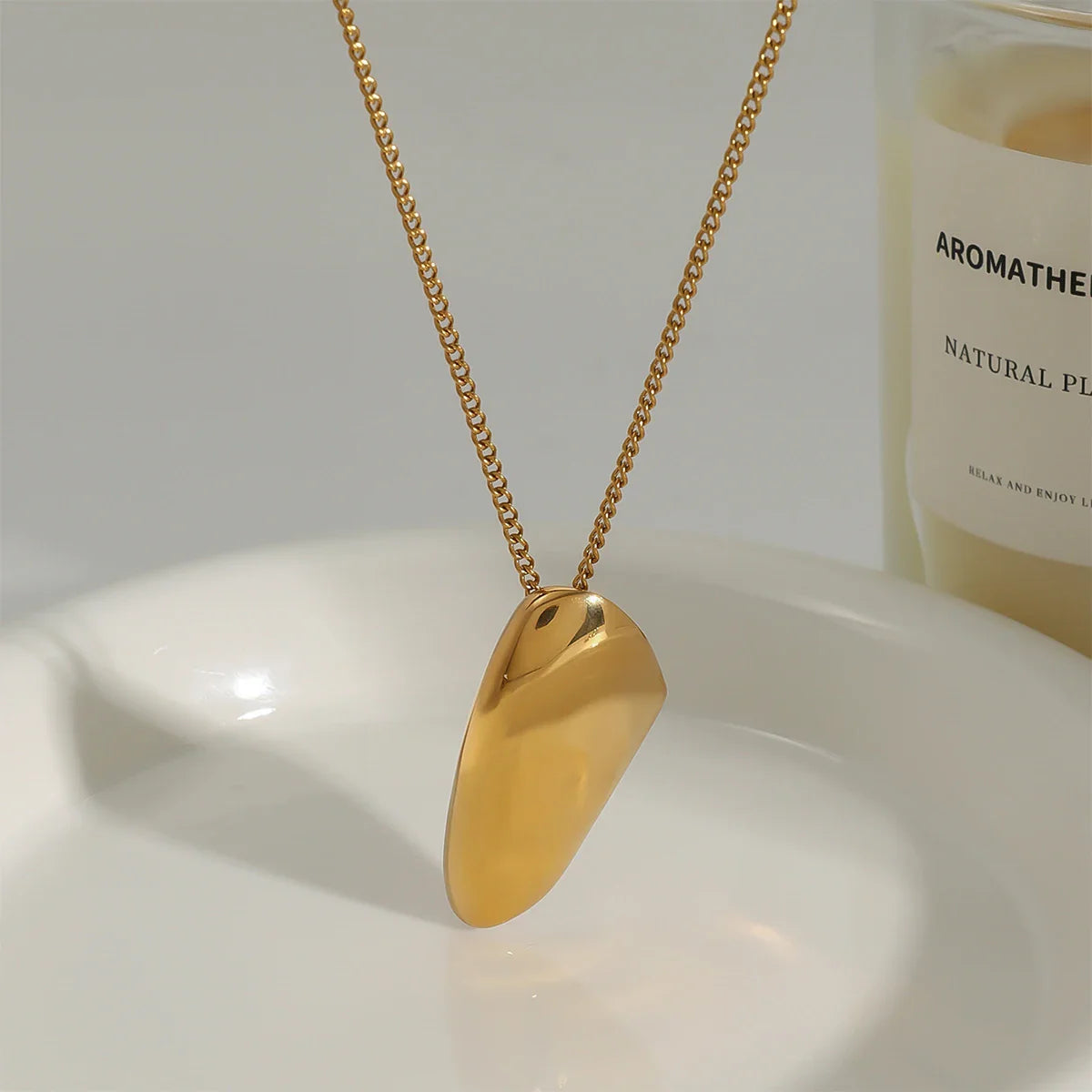 Velora Pendant