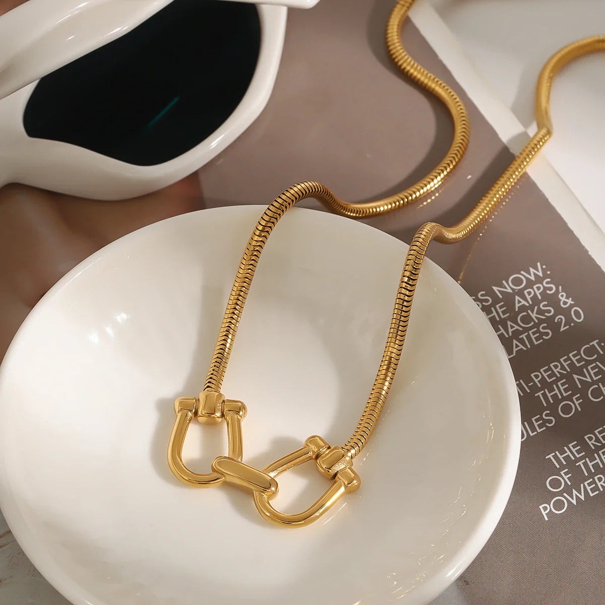 Vera Knot Necklace