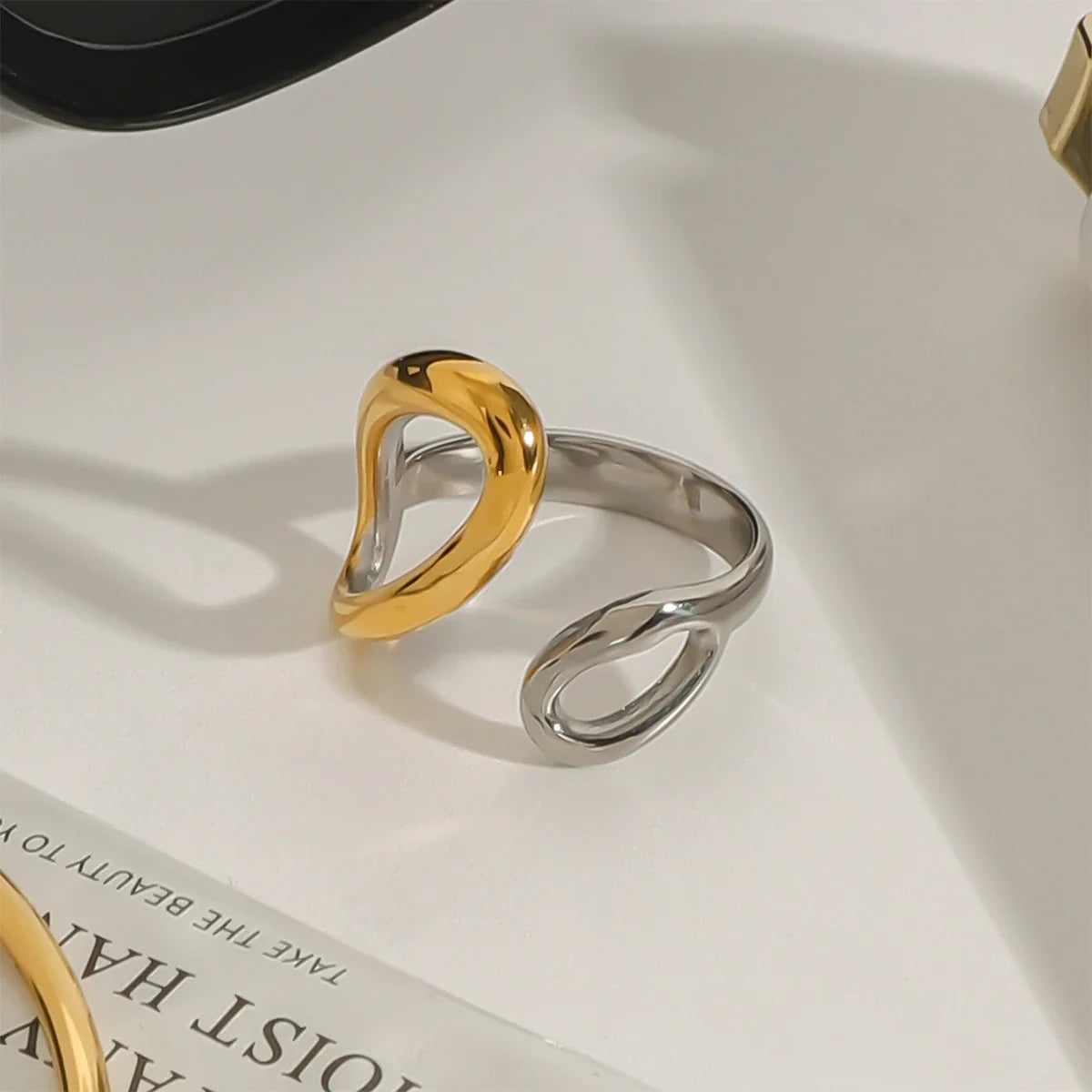 Abstract Twist Ring
